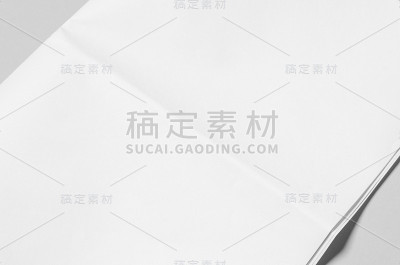 灰色背景上的空白报纸模型。