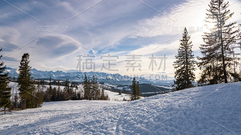 高太特拉山脉的全景冬季景观