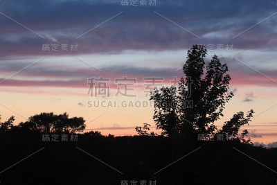 仲夏黄昏的天空