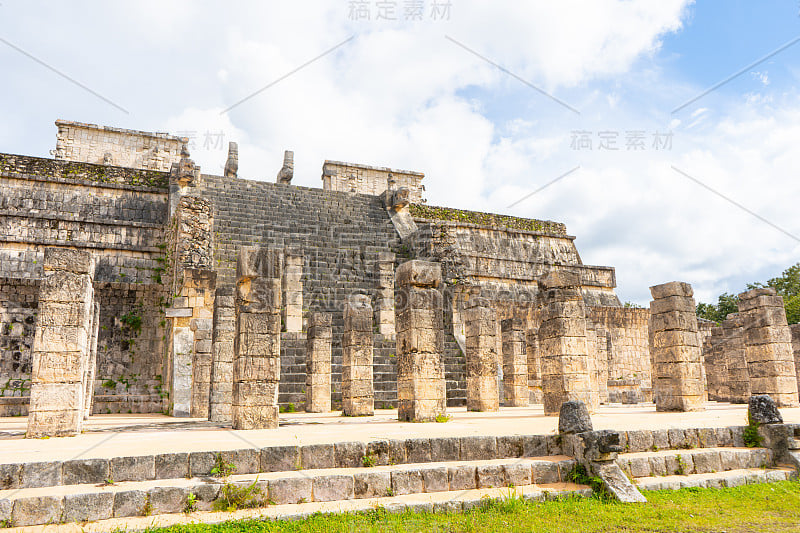 勇士神庙(Templo de los Guerreros)建筑群。奇琴伊察考古遗址。古玛雅文明的建筑