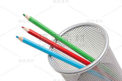 篮子里的彩色铅笔