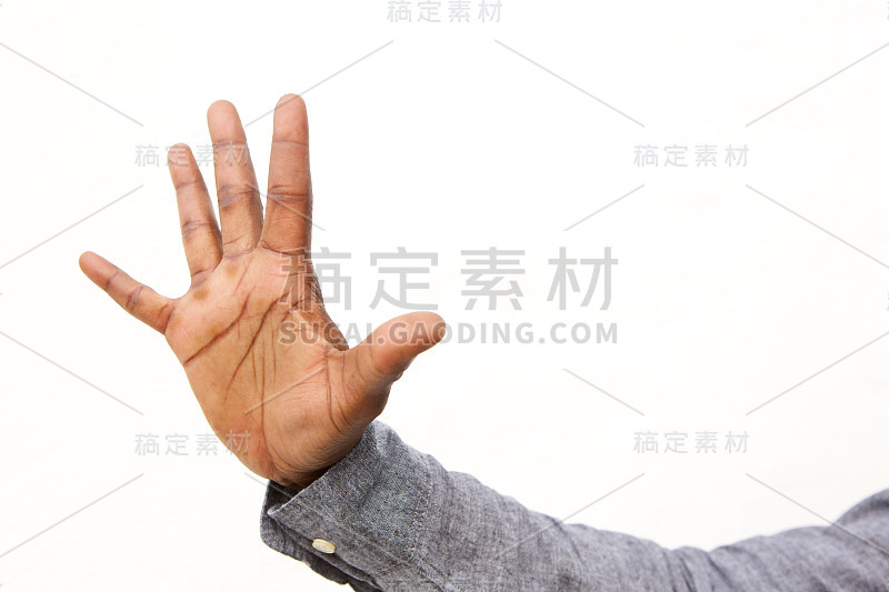 合上男性的五指计数手势在白色的背景