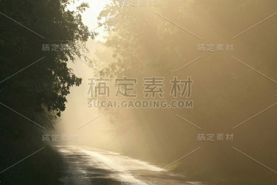 黄昏的乡间小路