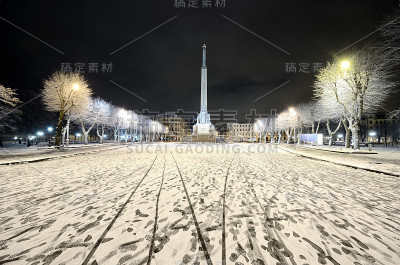 冬天的自由纪念碑。里加。拉脱维亚。