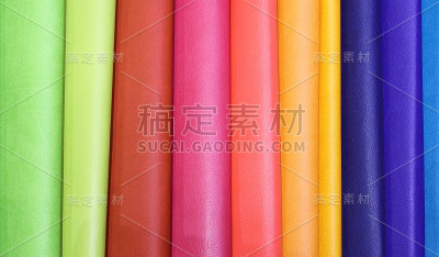 背景彩色皮革在工艺车间