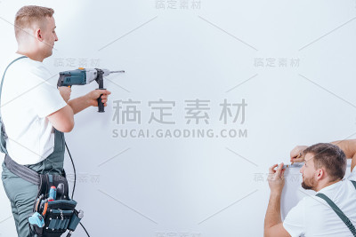 翻新工人钻井