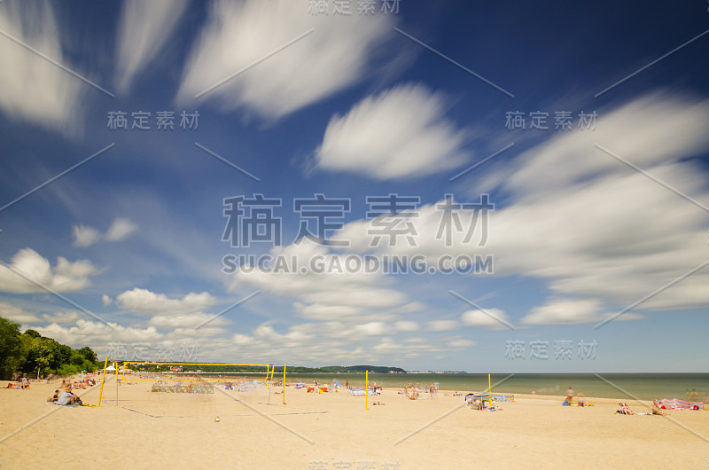 风景如画的波罗的海阳光海滩格但斯克oliwa在夏天，波兰