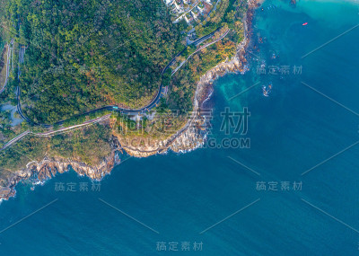 从无人机鸟瞰海岸线