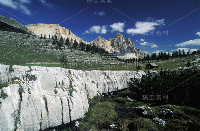 白云石山脉景观