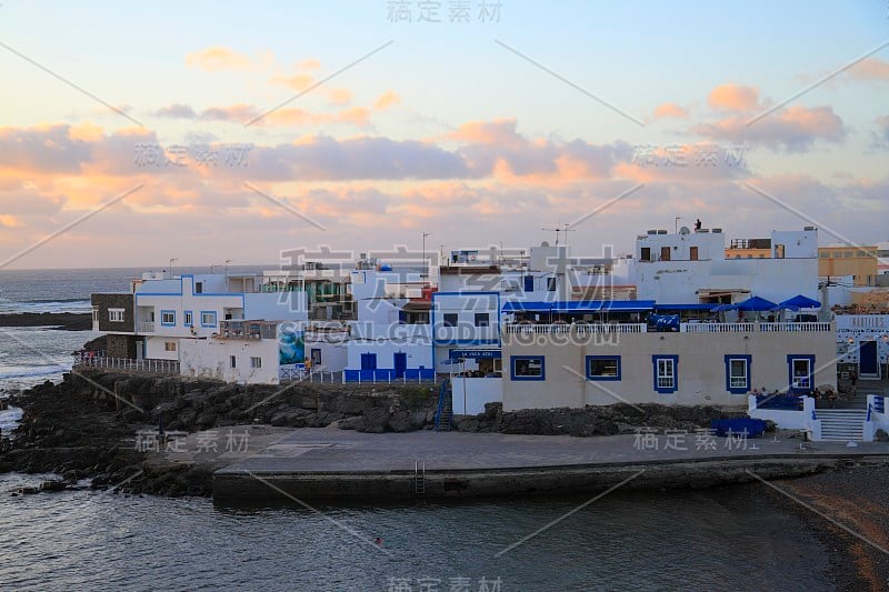 西班牙富埃特文图拉的El Cotillo村的街景