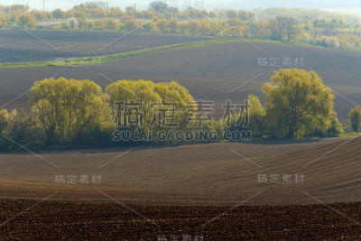农业拖拉机工作