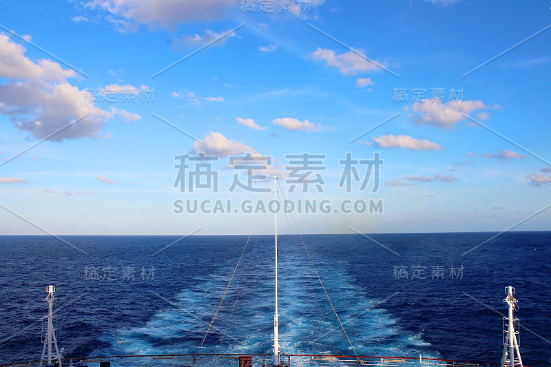 在加勒比海航行，可以看到大海