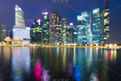 夜迷离散，城光反射