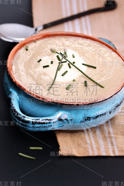 鲜土豆韭菜汤