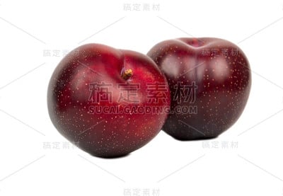 两个大的红李子