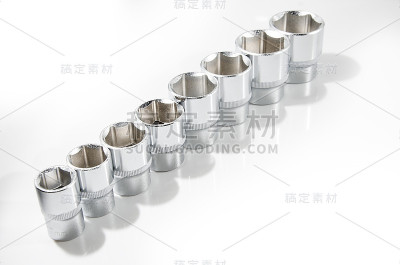 白色背景上的套筒扳手