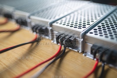 关闭电源的金属网箱