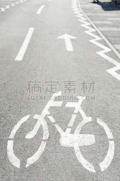 自行车道的路标