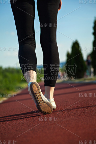 特写的跑鞋