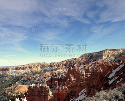 从日落点看布莱斯峡谷嶙峋的岩石显得格外美丽