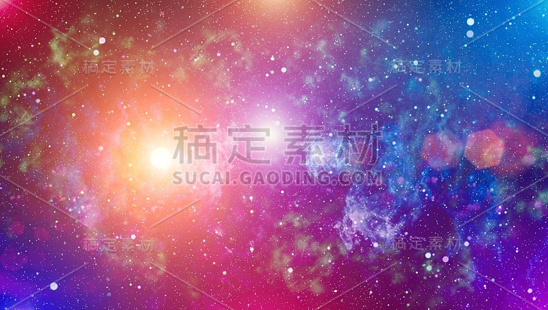 满是星星的黑暗夜空。外太空中的星云