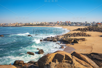 美丽的海湾在一个阳光明媚的日子。杜罗河Cabedelo海滩。欧洲葡萄牙的波尔图城