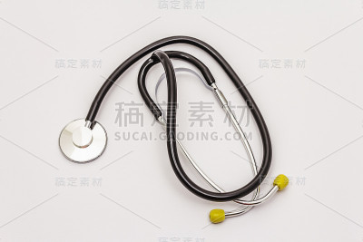 药物片剂，橙色胶囊，泡罩包装，白色背景隔离