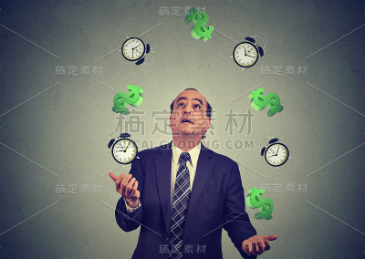 商人抛起闹钟美元标志