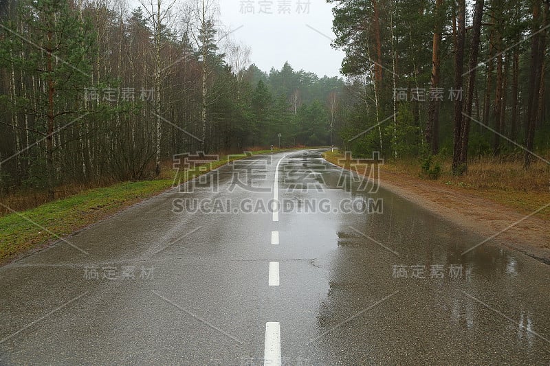 秋天湿路