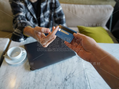 用信用卡付款