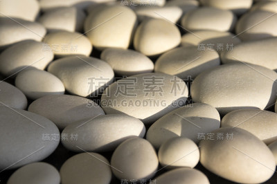卵石组，颜色浅淡，石质背景，卵石圆润光滑，质感简单和谐