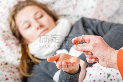 生病的女人得了流感