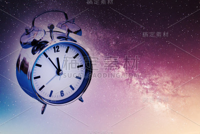复古闹钟与星空的背景