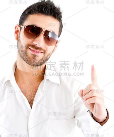 多一个人