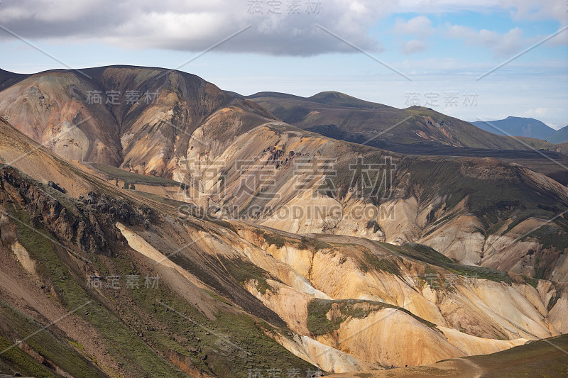 landmanalaugar五光十色的山脉在拉格维格徒步旅行路线。冰岛。由多种颜色的岩石、矿物质、青