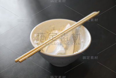 吃完一碗饭
