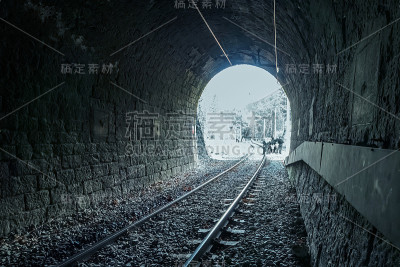 空铁路上的隧道