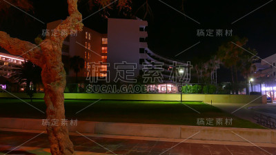 红灯笼在海边闪烁