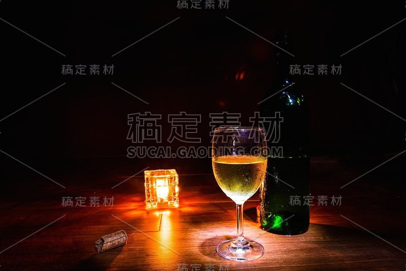 葡萄酒和蜡烛