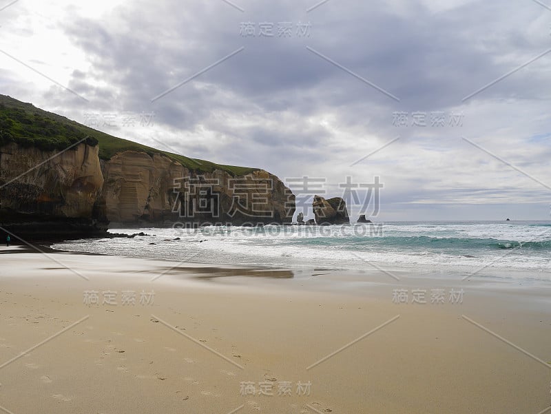 新西兰隧道海滩