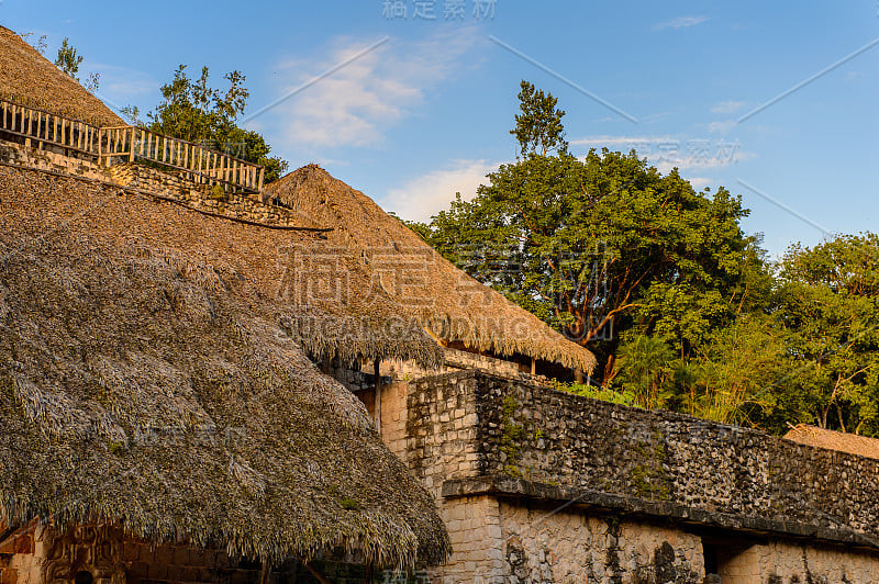 卫城是Ek' Balam最大的建筑，里面有一位统治者Ukit Kan Le'k Tok'的坟墓。这是