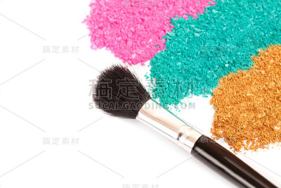 化妆和刷眼影粉