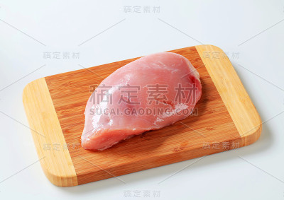 新鲜的火鸡胸肉
