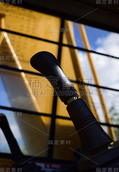挖掘机操纵杆
