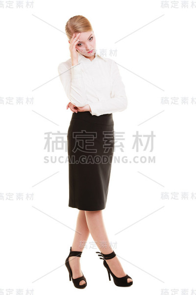 沉思的年轻女商人孤身一人