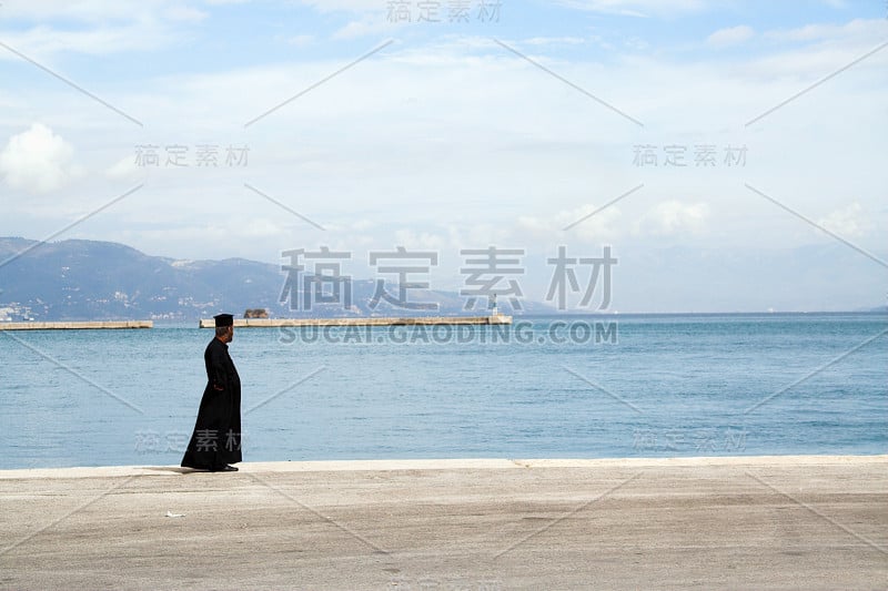 牧师与大海