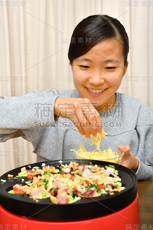 日本女孩喜欢章鱼馅饼派对