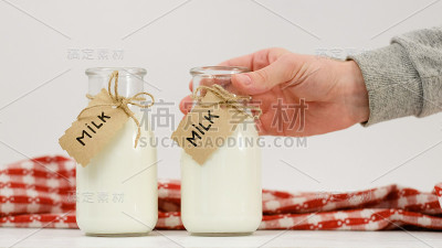 鲜奶农出售健康的乳制品