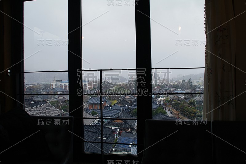 韩国韩屋村的雨天和雪天小镇景观