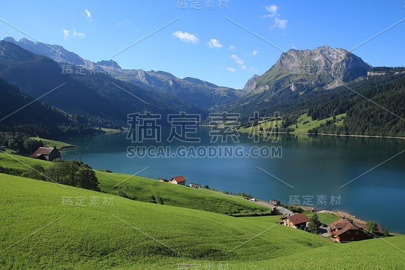 夏日，瑞士阿尔卑斯山瓦格达尔湖